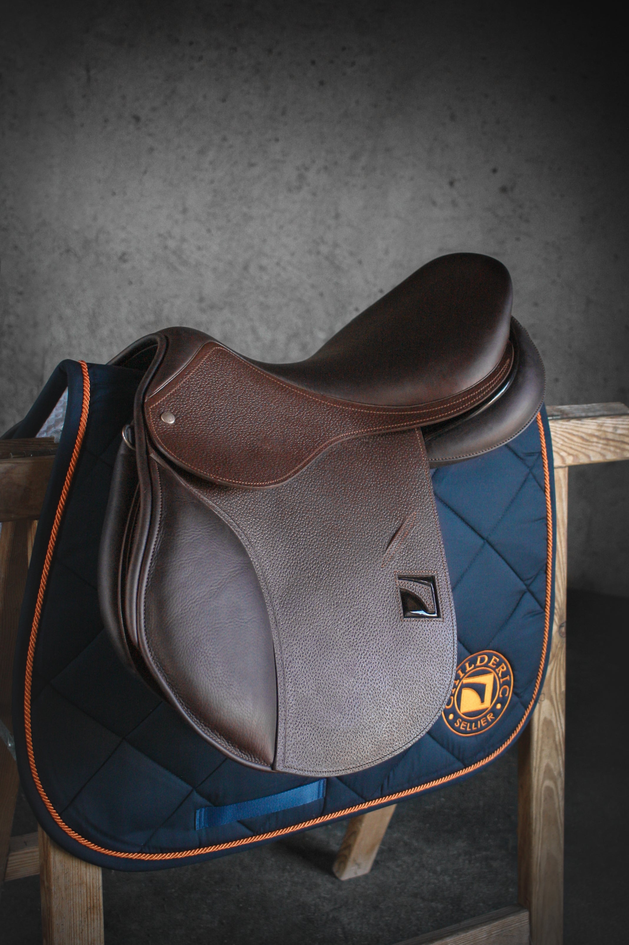 Childeric Jumping Saddle Pad Black-Navy/Orange